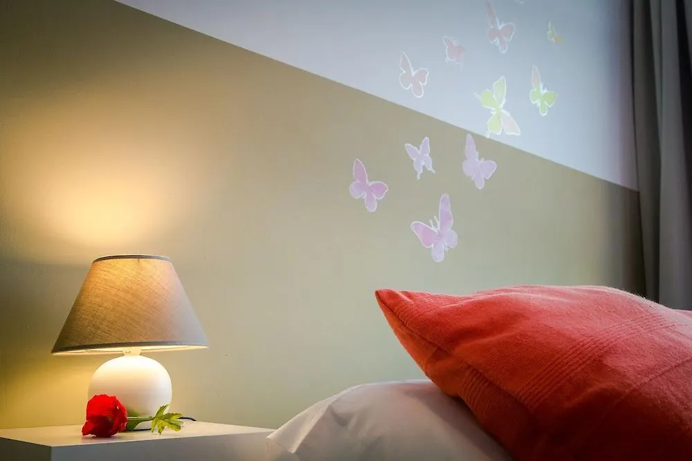 Отель Holidays2Malaga Juan De Mena Apartments